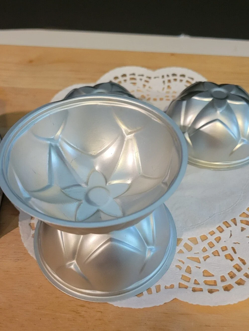 Wear-Ever #2964  Individual Petal Molds - Silver Aluminum Vintage set of 4